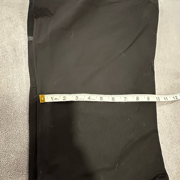 NWOT L.L. Bean Women's Comfort Cycling Capri with Cushioned Inner Short. M Black - Picture 6 of 15